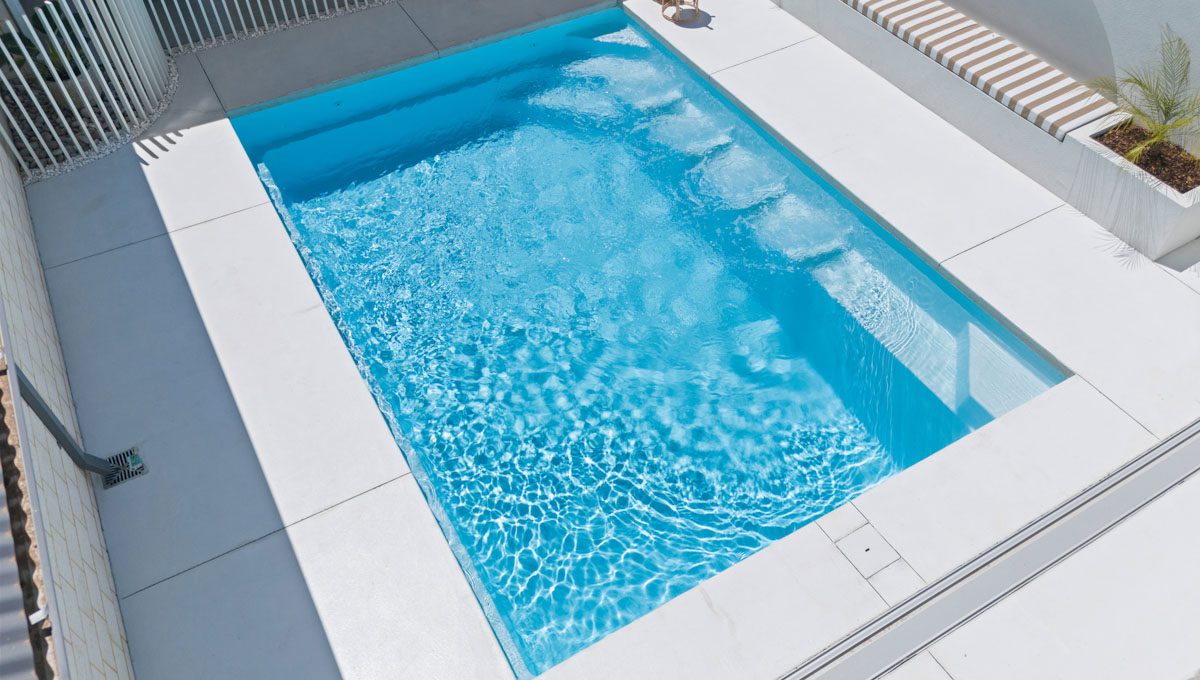 Brampton 6.2m x 4.4m Alpine White Shimmer - Fibreglass Pools Sunshine Coast